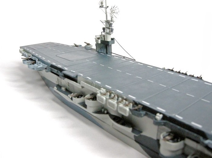 実艦 米海軍、護衛空母。 コメンスメント・ベイ級１番艦。 ・1/700 