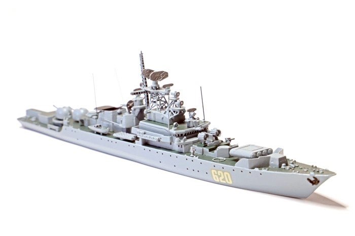 実艦 旧ソビエト連邦ミサイル駆逐艦。 クリヴァクⅡ級。 ・1/700キット 