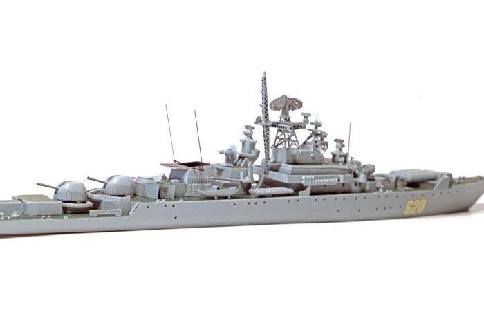 実艦 旧ソビエト連邦ミサイル駆逐艦。 クリヴァクⅡ級。 ・1/700キット