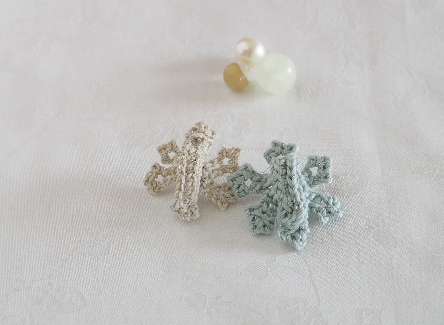 クロッシェ雪の結晶、雪の結晶帯留め、カギ編み雪の結晶