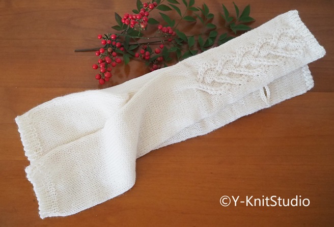 アラン模様アームウォーマー、wrist warmers with Aran knit pattern 