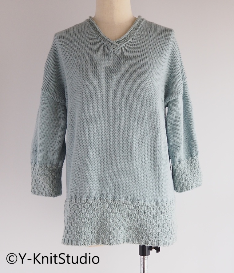 ブルーのセーター Blue sweater 　