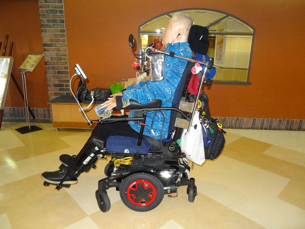 特殊 電動車椅子 最後の1台 走行安定性を高めたタイプ その他 看護 